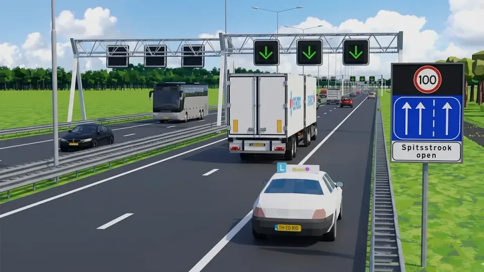 De rechter spitsstrook is open. Haal je niet in en is er ruimte? Houd dan rechts en gebruik de spitsstrook.
