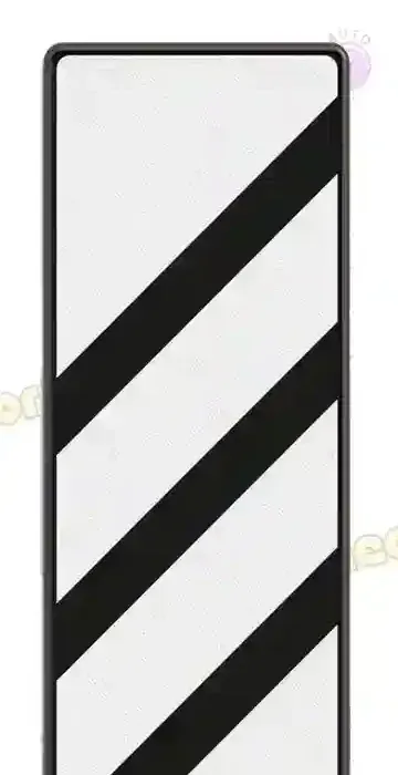 Marker with three diagonal stripes