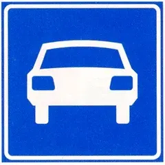 The white car on blue is sign G3: the autoweg rules start here.