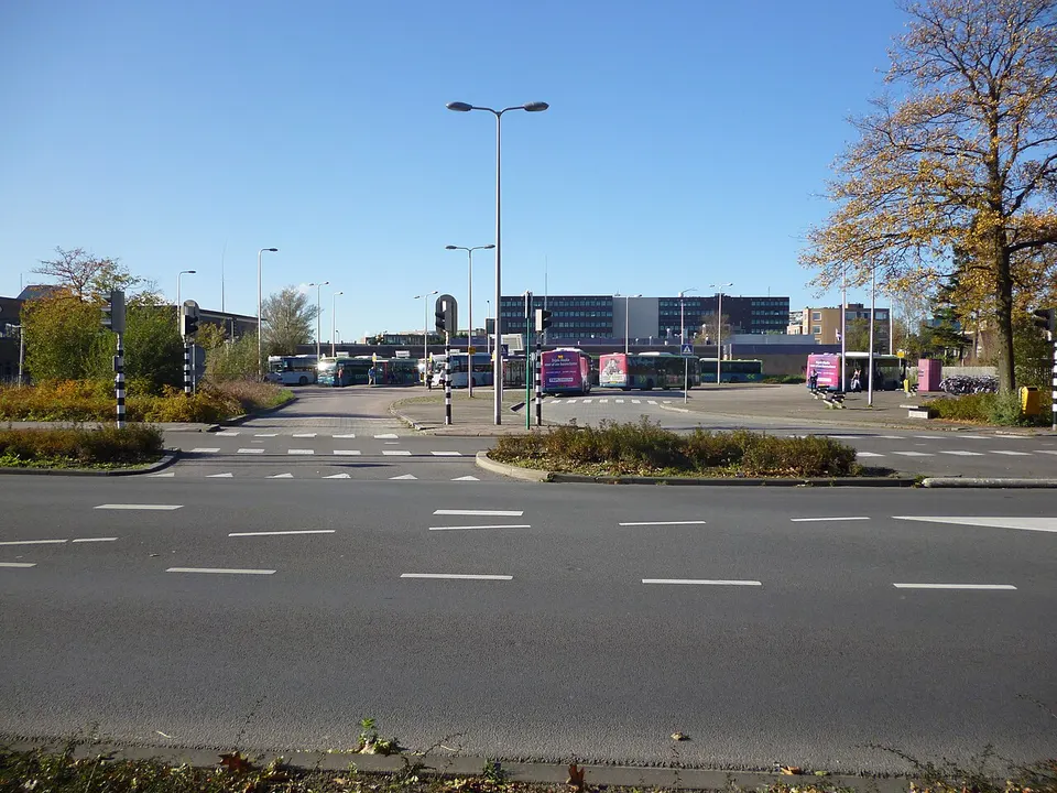 Road with buildings — area around Alphen aan den Rijn