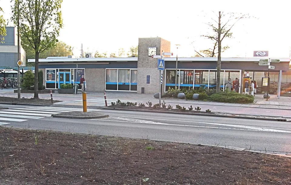Stationsgebouw en omgeving — omgeving van Barneveld