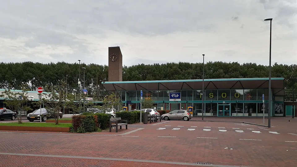 Stationsgebouw en omgeving — omgeving van Beverwijk