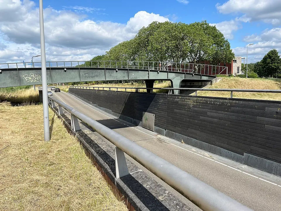 Road underpass and a cycle bridge — area around Rosmalen