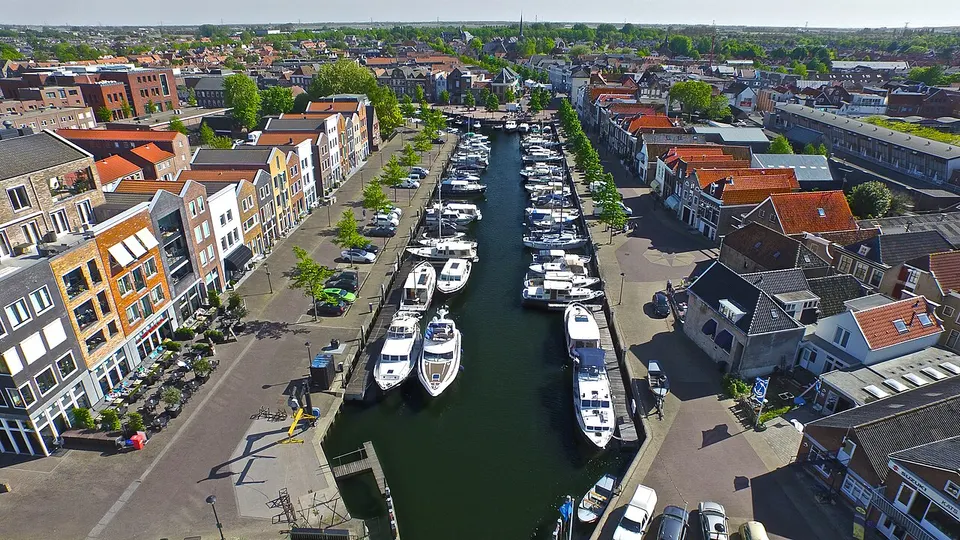 Harbour with boats — area around Oud-Beijerland
