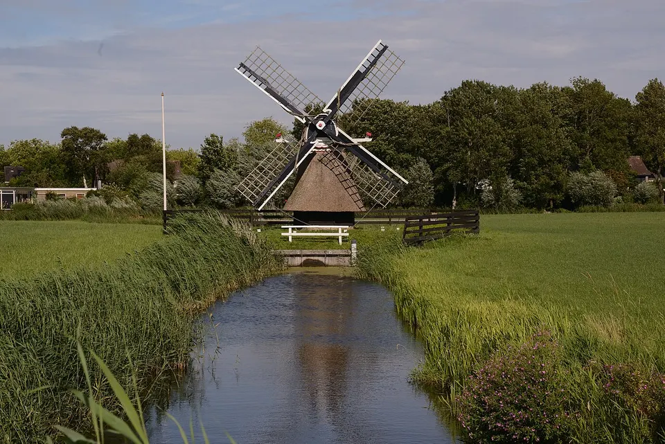 Molen in het landschap — omgeving van Stiens