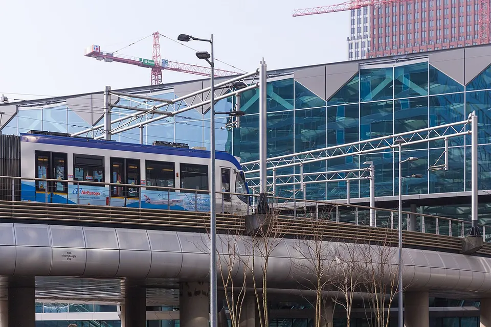 Stationsgebouw en omgeving — omgeving van Den Haag