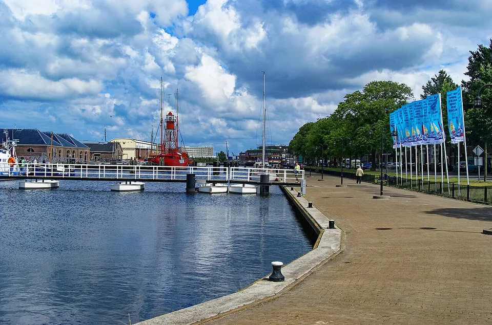 Kade langs het water — omgeving van Den Helder