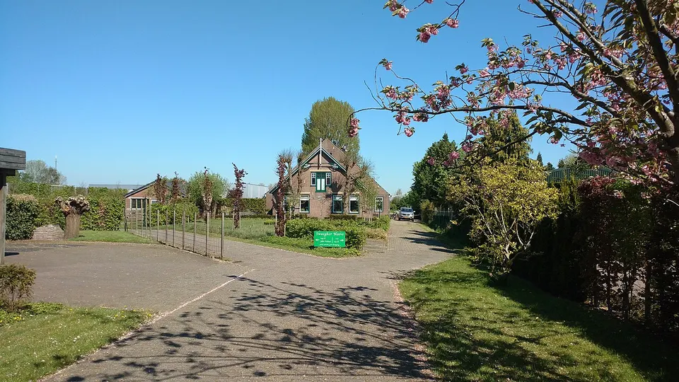 De Dorpsstraat — omgeving van Zwaag