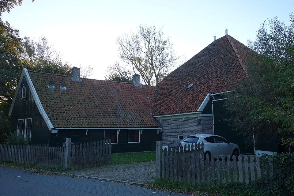 Farmhouse and yard — area around Assendelft