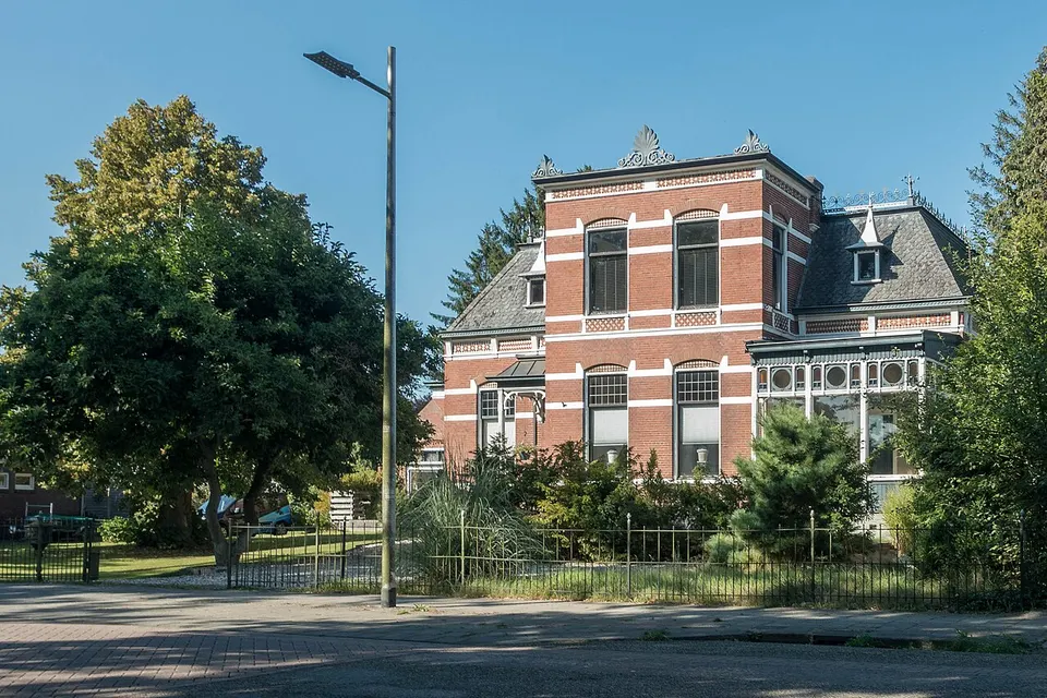 Gebouw aan de Hoofdstraat — omgeving van Ter Apel