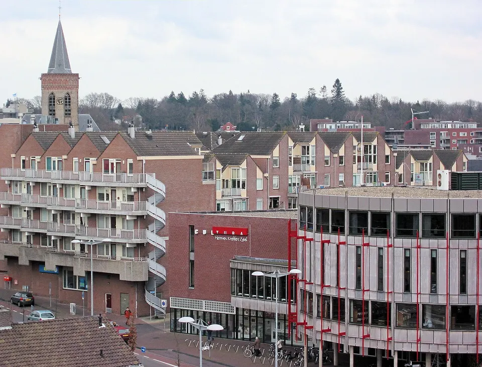 Square with buildings — area around Ede