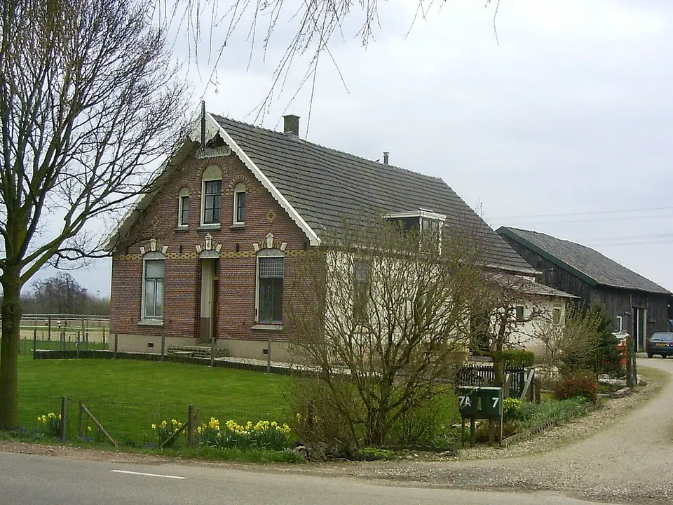 Gebouw aan de Reethsestraat — omgeving van Elst