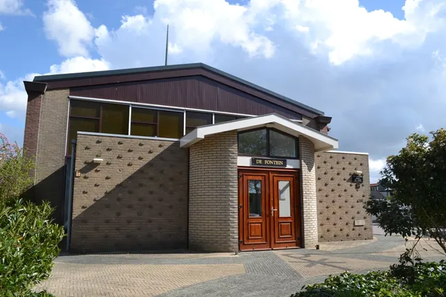 Kerkgebouw en omgeving — omgeving van Nieuw-Vennep