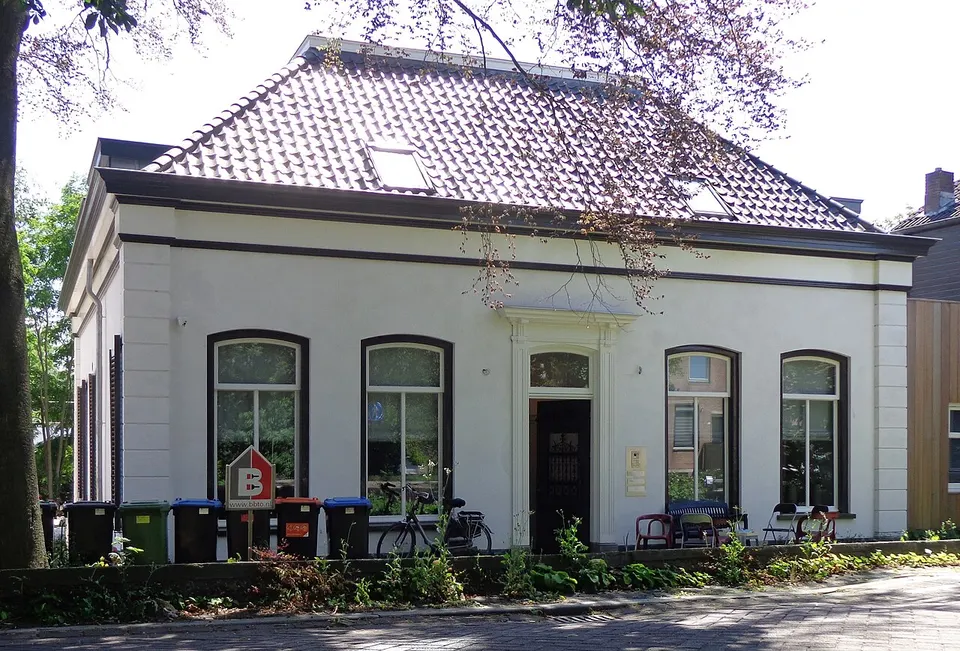 Gebouw aan de Peulenstraat-Zuid — omgeving van Hardinxveld-Giessendam