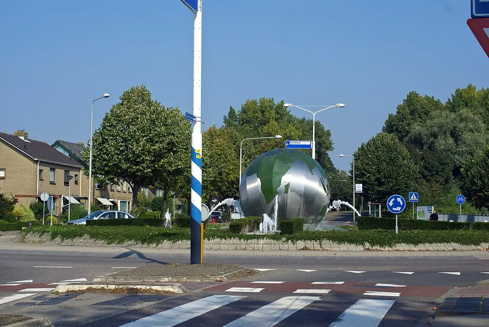 Road with buildings — area around Hendrik-Ido-Ambacht