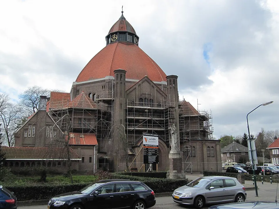 Church building and surroundings — area around Dongen