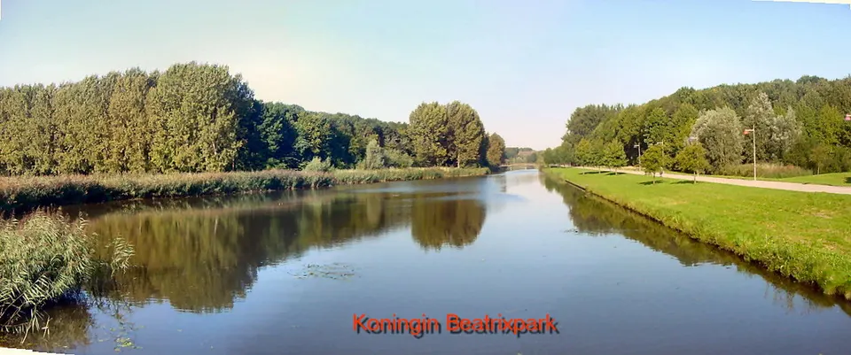 Water met groene oevers — omgeving van Almere