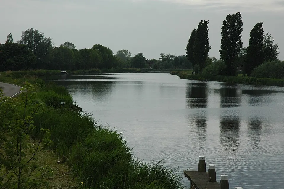 Water with green banks — area around Mijdrecht