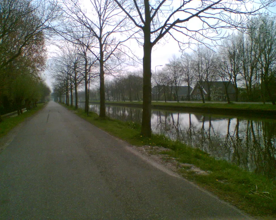 Water with green banks — area around De Meern