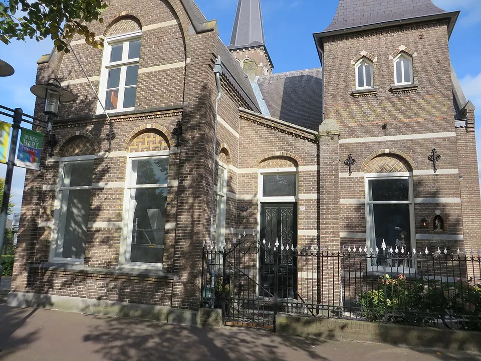 Kerkgebouw en omgeving — omgeving van Etten-Leur