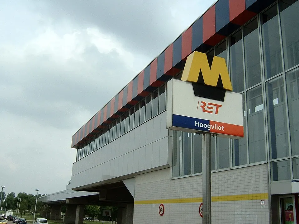 Stationsgebouw en omgeving — omgeving van Hoogvliet Rotterdam