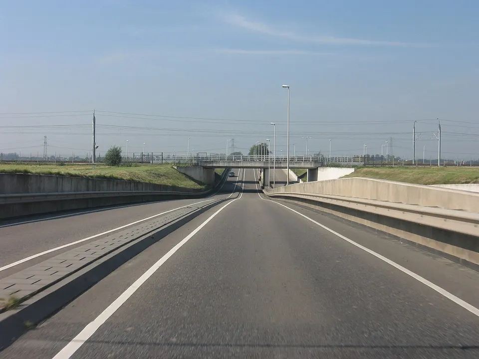 The N217 road — area around 's-Gravendeel
