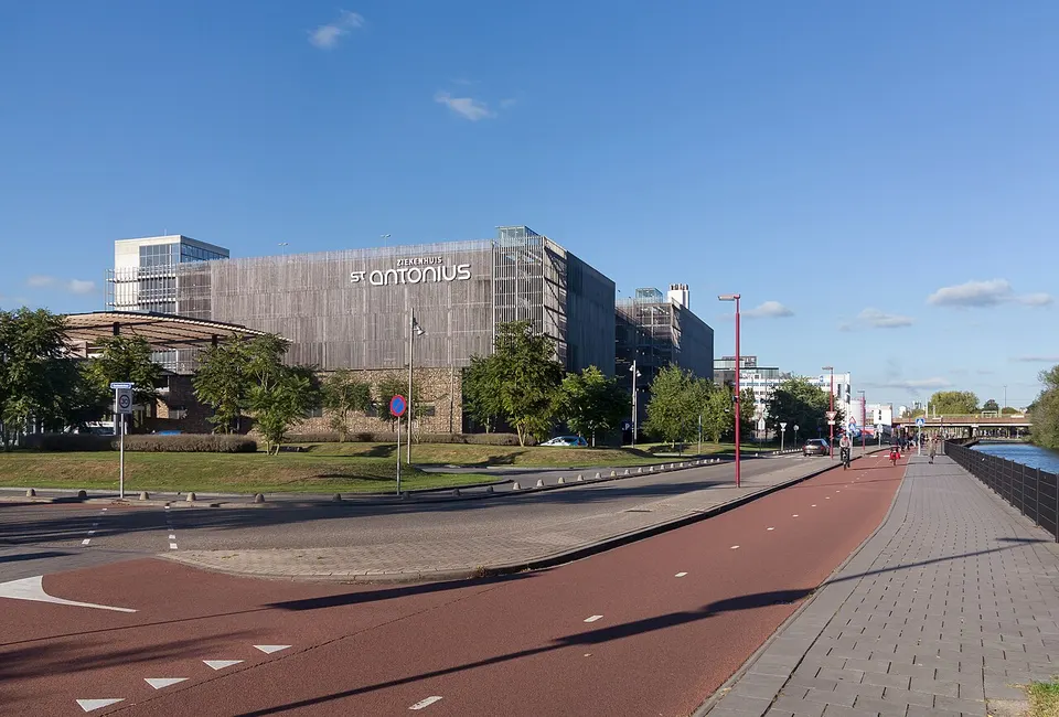 Weg met gebouwen — omgeving van Nieuwegein