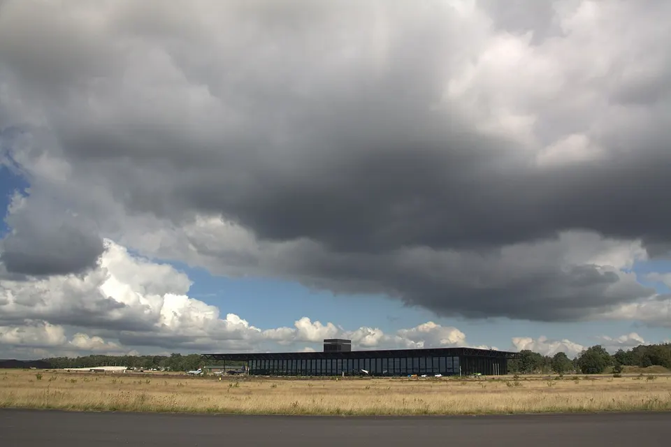 Open ground with buildings in the distance — area around Soesterberg