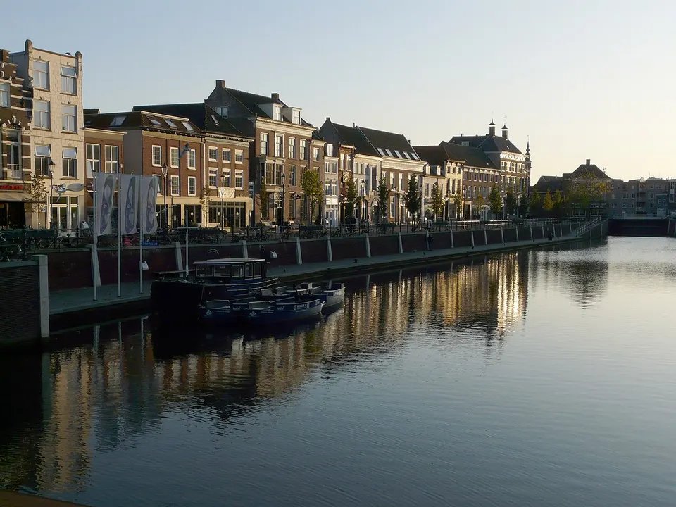 Haven met boten — omgeving van Breda