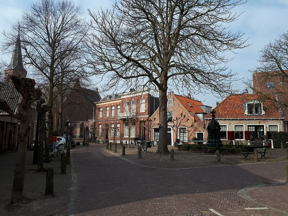 Plein met gebouwen — omgeving van Wassenaar
