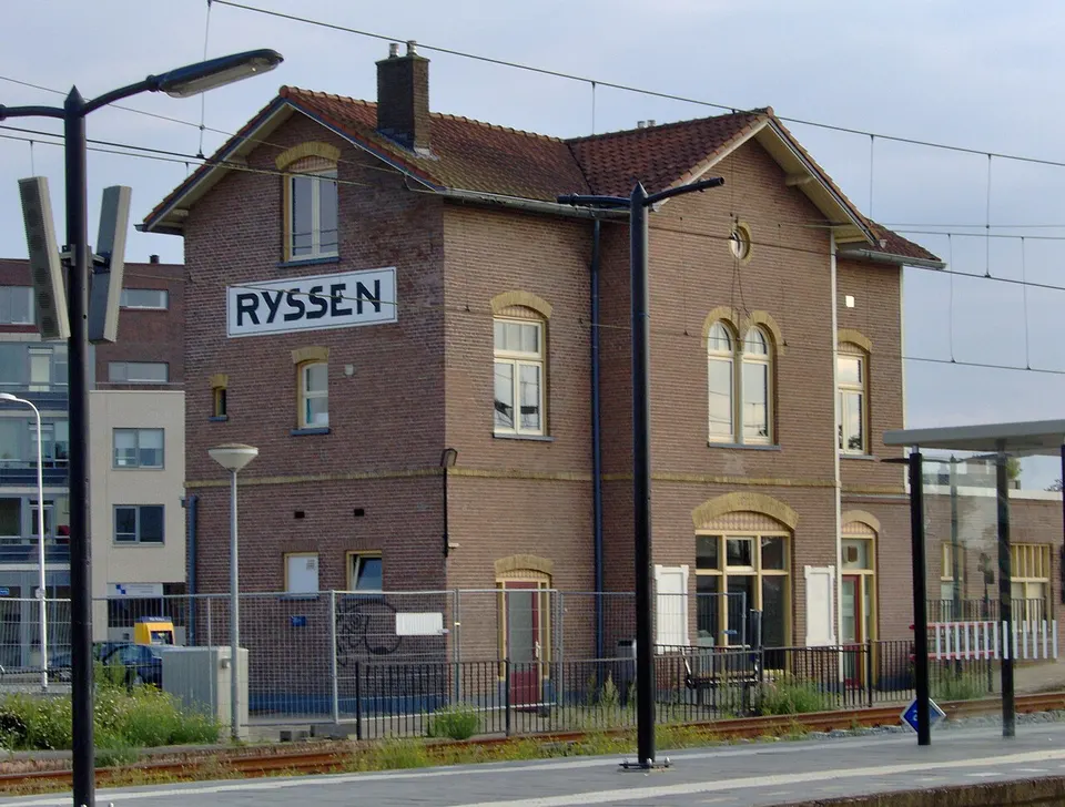 Stationsgebouw en omgeving — omgeving van Rijssen