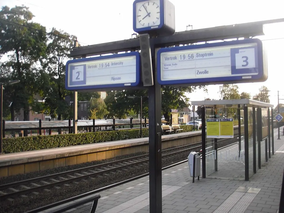 Railway tracks and platform — area around Wierden