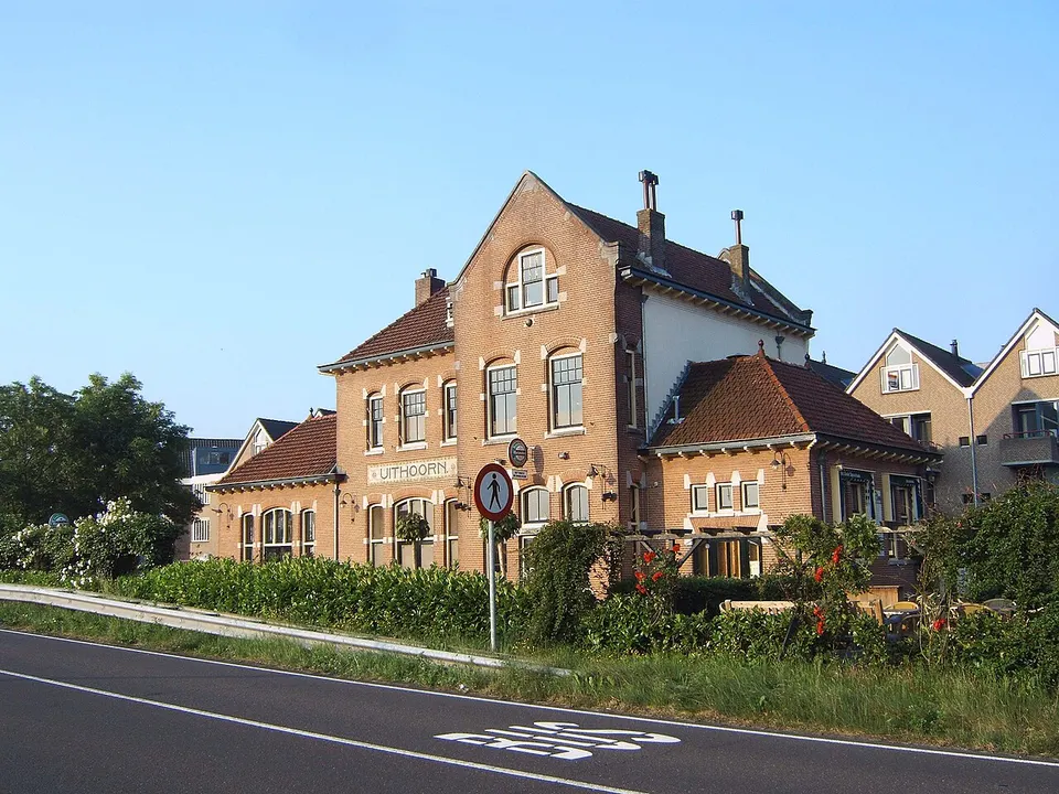 Stationsgebouw en omgeving — omgeving van Uithoorn