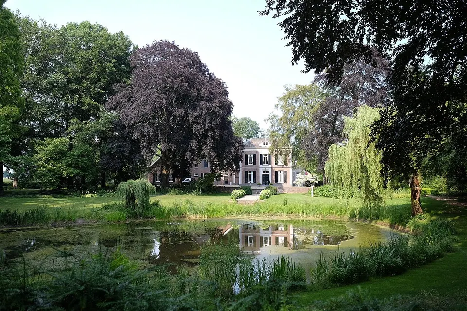Woning met tuin — omgeving van Brummen