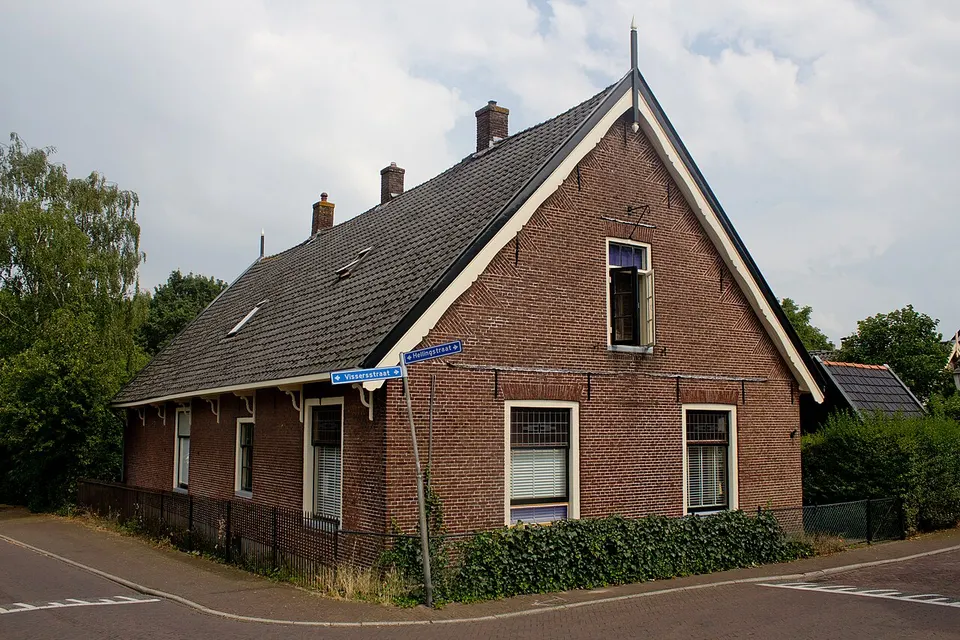 Gebouw aan de Vissersstraat — omgeving van Huizen