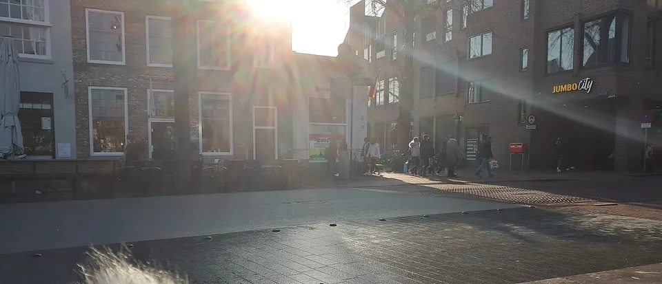 Straat met gebouwen — omgeving van Den Bosch