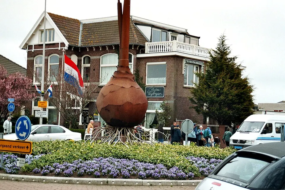 Straat met gebouwen — omgeving van Voorhout