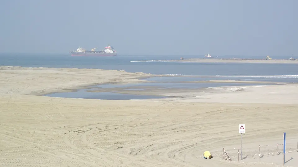 Strand en zee — omgeving van Monster