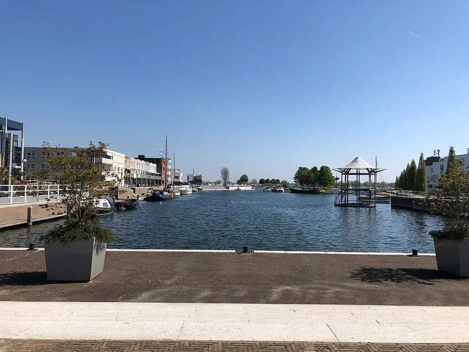 Haven met kades — omgeving van Zeewolde