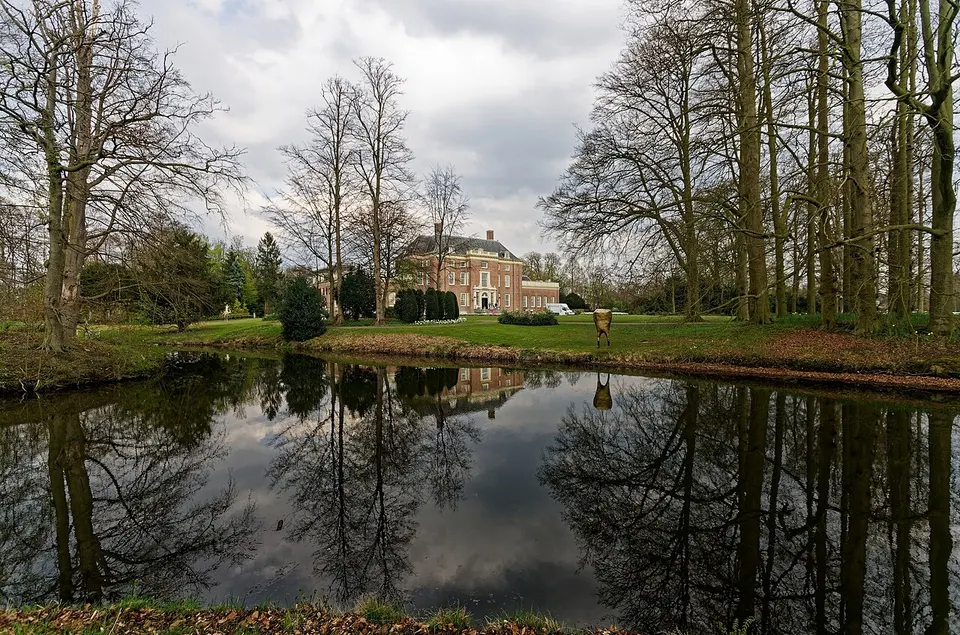Water with trees and a building — area around Zeist