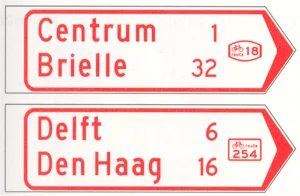 Wegwijzer voor fietsers en bromfietsers (handwijzer), met lokaal doel, interlokaal doel, stedelijk fietsroutenummer (boven), en met interlokale doelen en interlokaal fietsroutenummer (onder)
